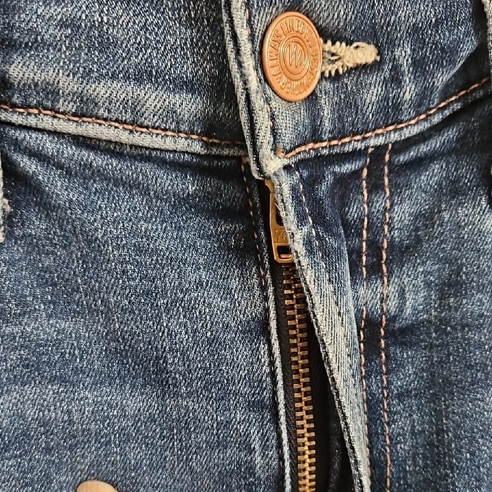 MOTHER The Insider Crop Step Chew Dancing on Coals Distressed Raw Hem Jeans 25